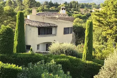 Image de \"The Tower House\" - Unique villa individuelle de 4 chambres avec des caractéristiques Couëlle