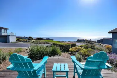 Image de Vue sur l'océan, à quelques pas de la plage, du golf et du Bistro. Belle maison rénovée.