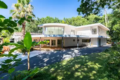 Image de Superbe Villa d’Architecte, dans un très beau parc avec piscine