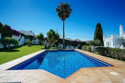 Image de Villa Angie villa spectaculaire, avec un jardin bien entretenu