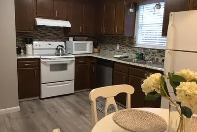 Image de Décoré avec goût 2 Townhouse offre un séjour très confortable