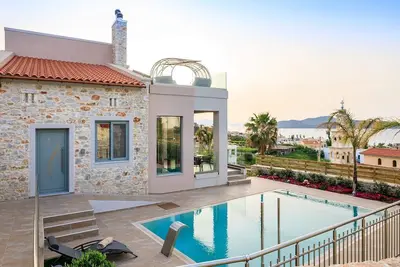 Image de Nouvelle villa Lux ★ à 200m de la plage \/ du restaurant ★ piscine chauffée Prv ★ aire de jeu ★ ascenseur ★ vue sur la mer