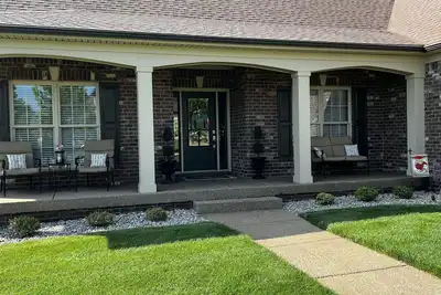 Image de \"Nouveau\" Open Concept Home de 4 ans situé dans l'est de Louisville