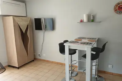 Image de Studio cabine terrasse climatisé à 400m plages