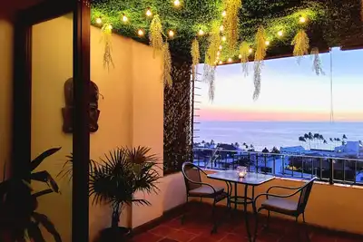Image de ❤Oceanfront Condo ★ Balcon privé ★ Piscines à débordement ★ Lit King ★ ÉTAPES pour Boardwalk❤