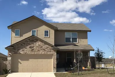 Image de Nouvelles familles de diplômés du Bmt seulement - Maison n ° 2 près de Lackland Afb