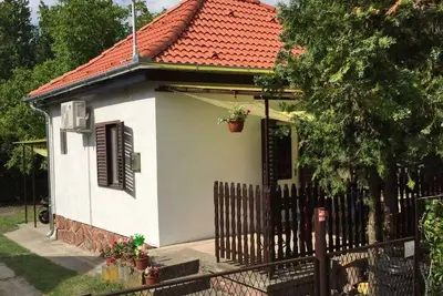 Image de Maison de vacances avec air conditionné et lave-linge, à seulement 600 m de la plage
