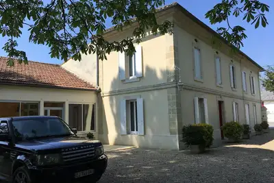 Image de Bel appartement T2 dans une girondine traditionnelle au milieu d'un parc arboré