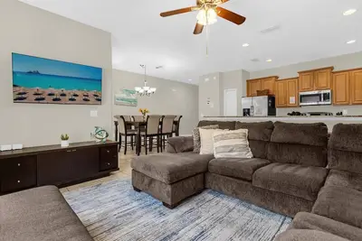 Image de 4 Bedrooms/ 3 Bathrooms/ Paradise Palms (8963 Cat)