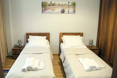 Image de Suite avec 2 lits simples 1 salle de bain