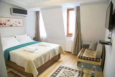 Image de Suite 2 avec un lit double avec canapé-lit