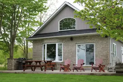 Image de Long Reach Retreat Cottage sur la magnifique baie de Quinte, comté de Prince Edward