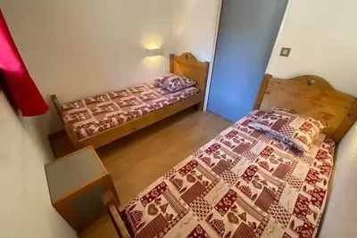 Image de 50m du centre station, 3ème étage, balcon, parking, télévision, casier à ski, 38m², Brides Les Bains