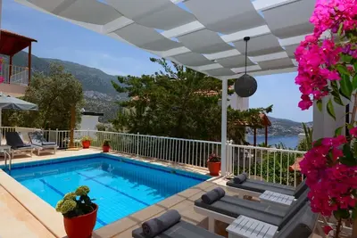 Image de Villa de 3 chambres près du centre de Kalkan, avec piscine privée et vue sur la mer