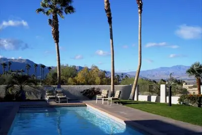 Image de Ne Manquez Pas Cela! ! Grande maison avec vue panoramique et piscine privée à Ram's Hill!