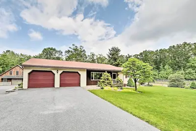 Image de Nouveau! Maison familiale w \/ WiFi, à 24 km de Dutch Wonderland!