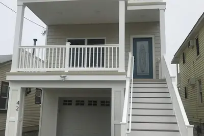 Image de Parfait pour la famille! Tout neuf! ! 4 chambres 3 salles de bain, bloc de plage