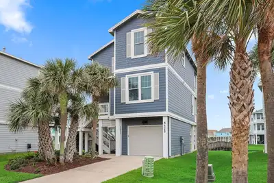 Image de Pointe West \"Beachside Cottage\", à moins d’un pâté de maisons de la plage