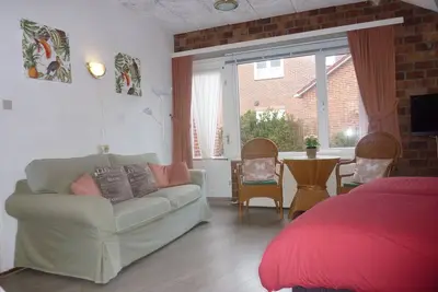 Image de Appartement spacieux situé à 50 mètres de la mer et du centre avec wifi gratuit et parking