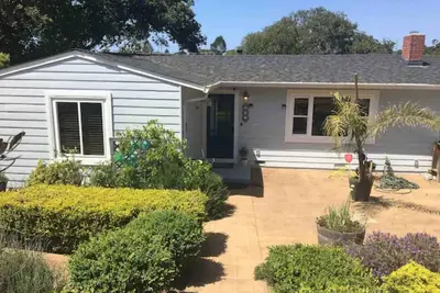 Image de Maison Monterey avec véranda cuisine complète, WiFi, câble et bonheur