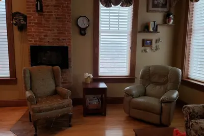 Image de Downtown Chatfield-Lovely 2nd Fl Loft (2 Bdrm \/ 1 bath) w \/ Private Deck & Hottub