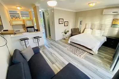 Image de Beau studio en bord de mer récemment rénové à Luquillo avec Wifi
