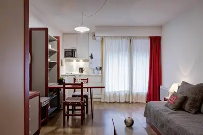 Image de 50m du centre station, 2ème étage, balcon, parking, télévision, casier à ski, 26m², Brides Les Bains