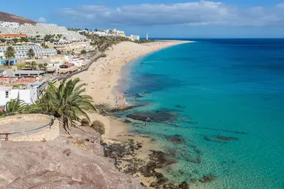 Image de Appartement près de la plage avec grande terrasse, wifi et parking