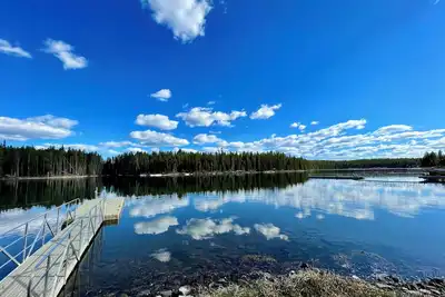 Image de Cabane en rondins au bord de l'eau! (À 48 km de Yellowstone)