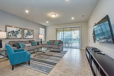 Image de Tout neuf! 10 milles de Disney! Piscine privée et jacuzzi, salle de jeux, Lazy River & Clubhouse, WiFi gratuit!