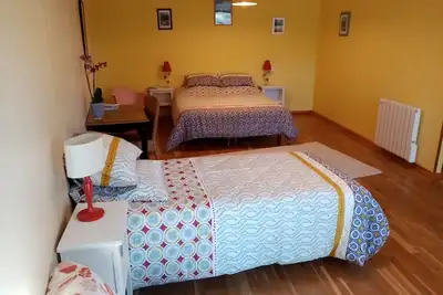 Image de Chambre spacieuse Jaune - Petit dejeuner inclus