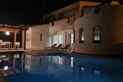 Belle villa, avec jardin et piscine privatif, Clim, Wifi, proche + belles plages