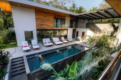 Image de Belle maison 5br oasis tranquille avec piscine Ă seulement 2 minutes de Playa Guiones