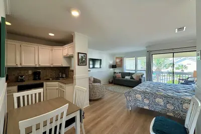 Image de Condo # 8251 récemment rénové avec \"Free Beach Service\"