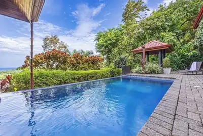 Image de Exotica-All Suite House & Killer Views. Route goudronnée communautaire gated staff sur place