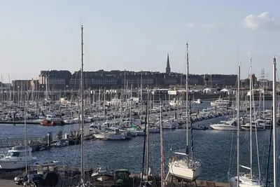 Image de Studio sous les toits classé 2 *, Vue mer et Cité Corsaire, lumineux et cosy