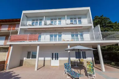 Image de Appartement de vacances Novi Vinodolski pour 2 - 6 personnes avec 3 chambres Ă coucher - Appartement
