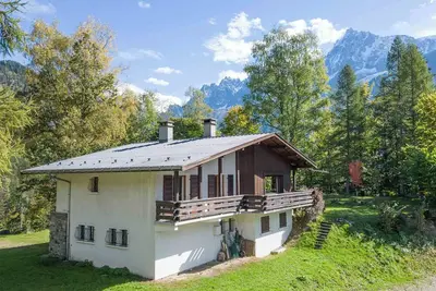 Image de Grand chalet familial avec jardin et vue imprenable sur la chaîne du Mont Blanc