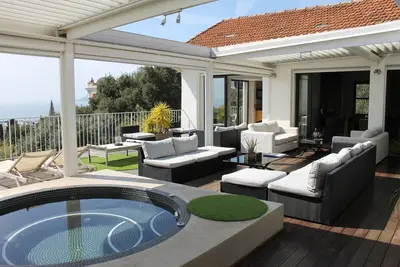 Appartement penthouse vue mer, grande terrasse avec jacuzzi