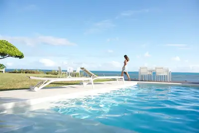Image de Grande villa Le Ficus en bord de mer avec piscine