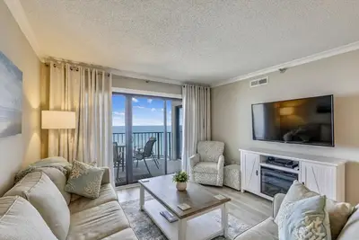 Image de Activites Quotidiennes Gratuites! Direct Oceanfront 2 - chambre, 2 - salle de bain avec coin détente