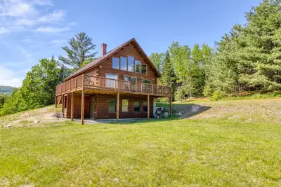 Image de Belle maison avec cabine avec vue sur la montagne, accès direct aux pistes de ski et de raquette!