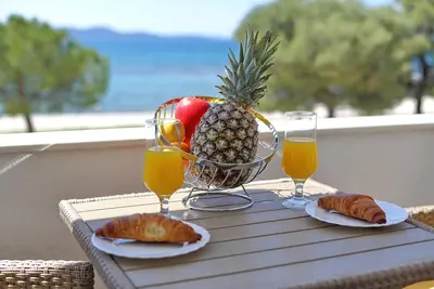 Image de Appartements de luxe Waves avec vue sur la mer