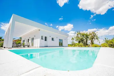 Cubo's Villa Dreams. Villa avec piscine et jardin, wifi, climatisé