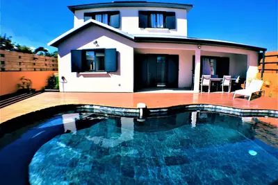 Image de Villa Neuve de standing St Pierre Réunion - Piscine- proche de toutes commodités