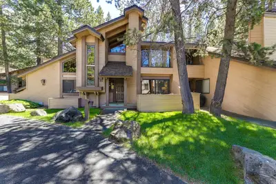 Image de Condo accueillant avec sauna privé et merveilleuses commodités partagées!