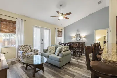 Image de Nouveau! Spacieux Downtown Residence pour des séjours de courte et longue durée
