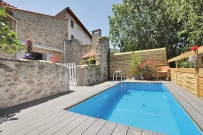 Image de Authentique Mas au pied du château piscine privée et vue exceptionnelle.