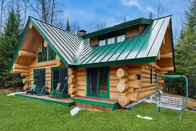Image de Cabane de rêve pour les chiens près de la station de ski de Cannon Mountain!