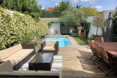 Image de Maison familiale piscine chauffée privée et cheminée 9 couchages 5 chambres